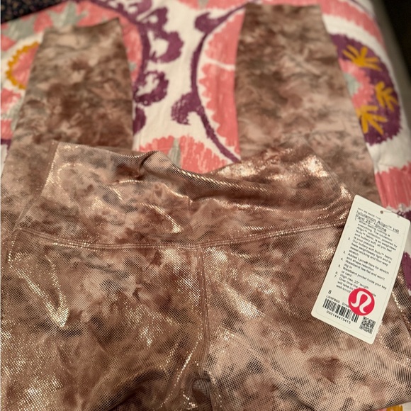 lululemon athletica Align leggings in a tan/cream shiny metallic fabric. Size 8 - Picture 1 of 5